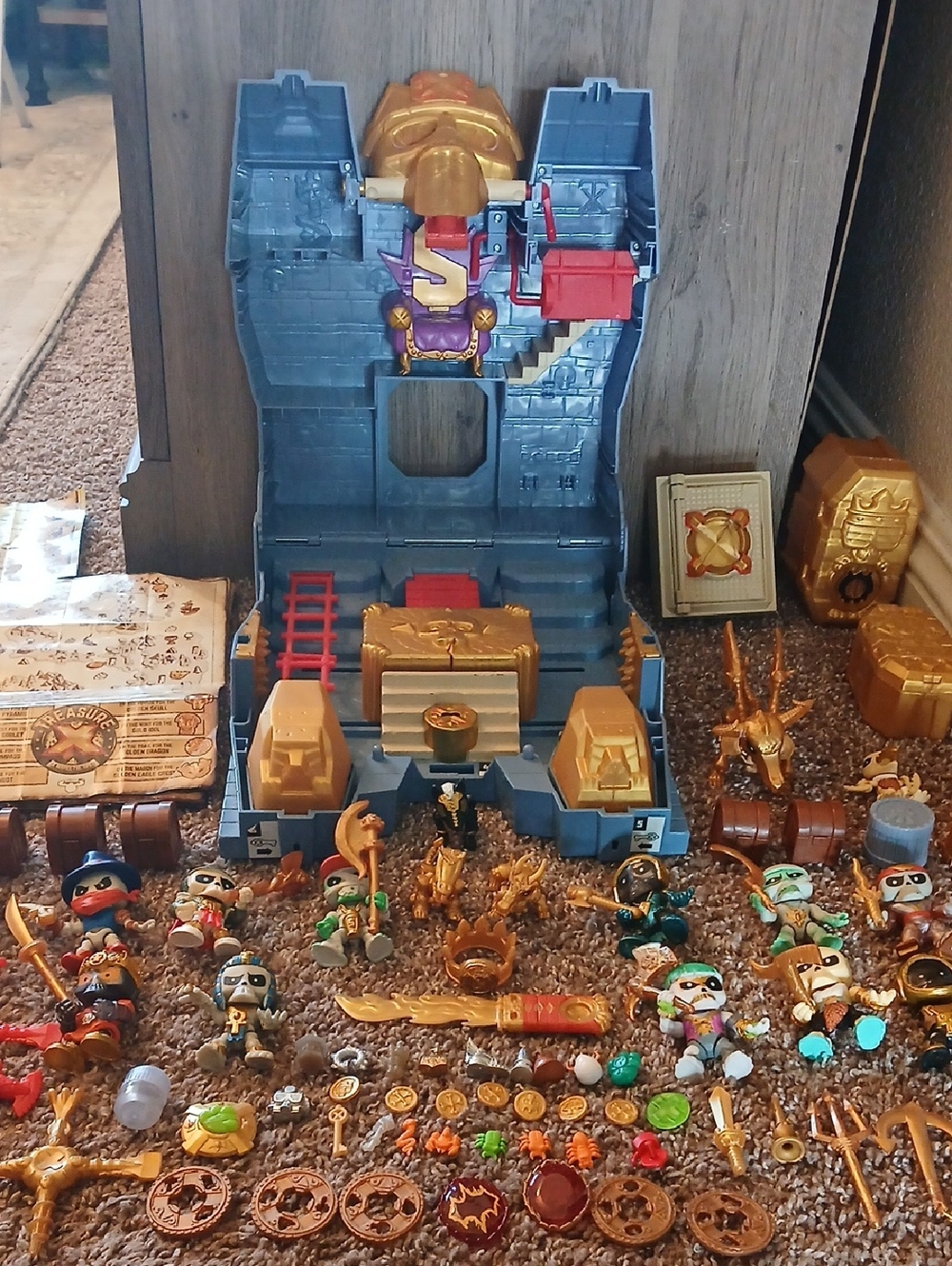 Treasure X Gold King's Tomb Playset with Lot of Figurines And Accessories